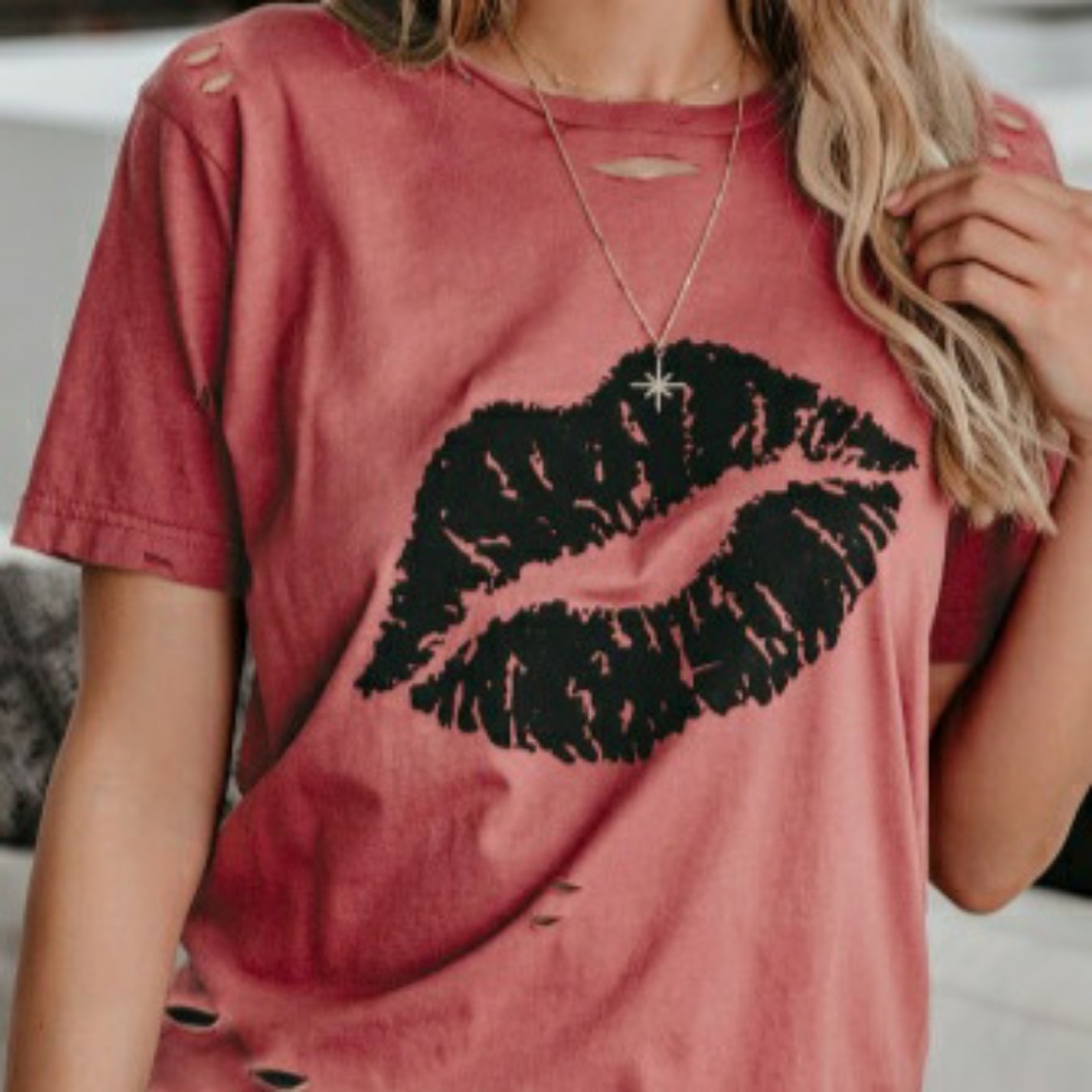 🎀🎉HOST PICK🎉🎀 Kiss the Lip Distressed Tee